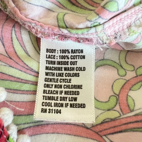 Crown & Ivy Pink and Green Relaxed Blouse with Graphic Print - Picture 5 of 6